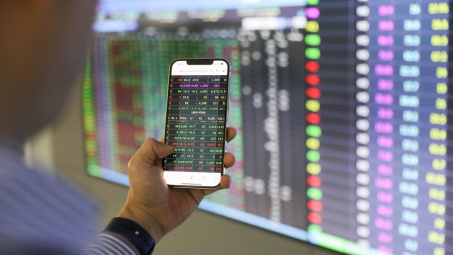 Chứng khoán SHS: Lãi tăng gấp 8 lần nhờ cổ phiếu VPB và FRT