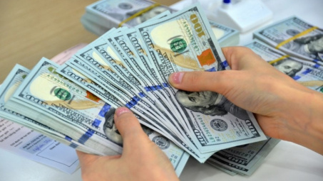 Nghiêm cấm khuyến mại dưới mọi hình thức khi nhận tiền gửi bằng đô la Mỹ