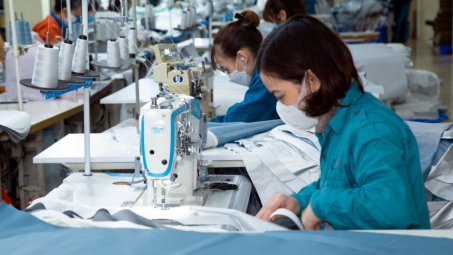 Tác động của các yếu tố đến xuất khẩu hàng may mặc của Việt Nam: tiếp cận từ mô hình trọng lực