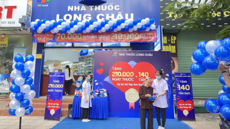 Doanh thu từ chuỗi Long Châu tăng 68%, FPT Retail (FRT) sẽ mở thêm 400 nhà thuốc mới