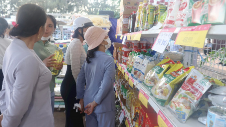 Bình Thuận: Gần 4.500 lượt người tham quan và mua sắm tại Phiên chợ hàng Việt về huyện đảo Phú Quý