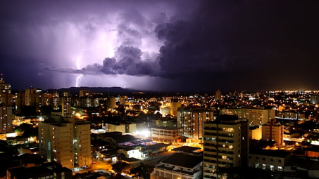 Thời tiết hôm nay ngày 12/5/2024: Hà Nội cục bộ mưa to, Thành phố Hồ Chí Minh và Đà Nẵng nắng nóng, mưa dông