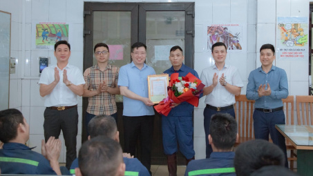 Than Thống Nhất biểu dương, khen thưởng “Gương người Thợ mỏ - Người Chiến sĩ”