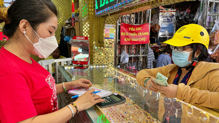 Cấm mua bán vàng bằng tiền mặt, minh bạch nhưng không khả thi?