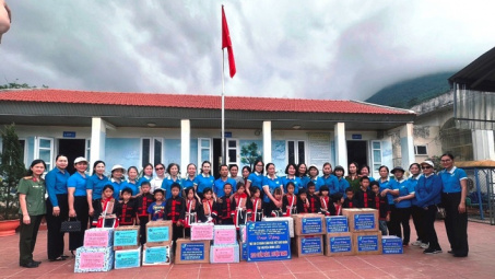 Than Thống Nhất “Đồng hành cùng phụ nữ Biên cương năm 2024”