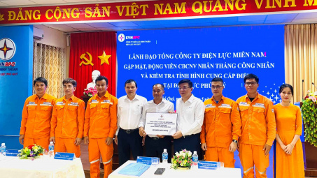 EVNSPC: Thăm, động viên công nhân ngành Điện trên đảo Phú Quý