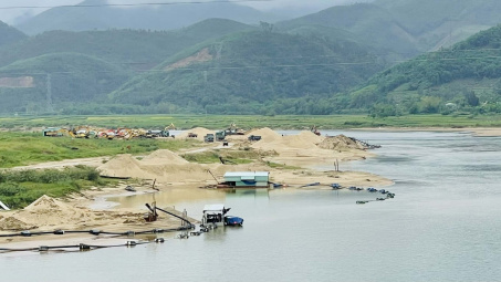 Khai thác cát sỏi trên sông, hồ phải tuân thủ quy định pháp luật về khoáng sản
