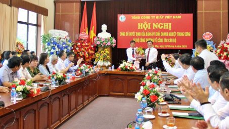 Tổng Công ty Giấy Việt Nam công bố các quyết định chức danh Bí thư Đảng ủy, Chủ tịch HĐTV