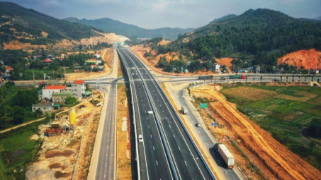 Thủ tướng: Tiếp tục đẩy nhanh tiến độ giải phóng mặt bằng các dự án trọng điểm