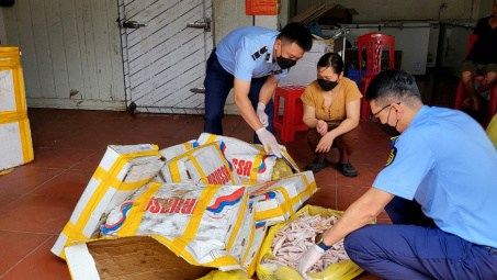 Quản lý thị trường Thái Nguyên: Tiêu hủy 110kg chân gà nhập lậu