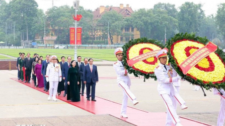 Lãnh đạo Đảng, Nhà nước vào Lăng viếng Bác nhân dịp 70 năm Chiến thắng Điện Biên Phủ