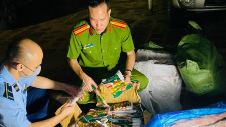 Hà Nội: Phát hiện hàng trăm kg lạp xưởng nhập lậu