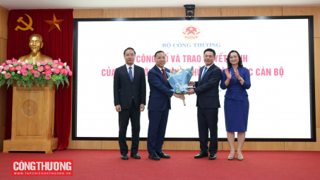 Chính thức trao Quyết định bổ nhiệm Thứ trưởng Bộ Công Thương Nguyễn Hoàng Long