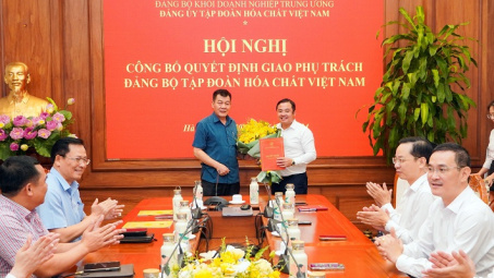 Đảng ủy VINACHEM: Công bố Quyết định giao phụ trách Đảng bộ Tập đoàn