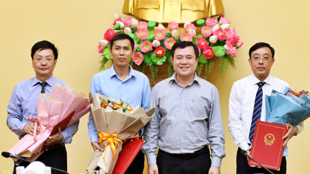 Bộ Công Thương tổ chức Hội nghị công bố và trao quyết định của Bộ trưởng về công tác cán bộ