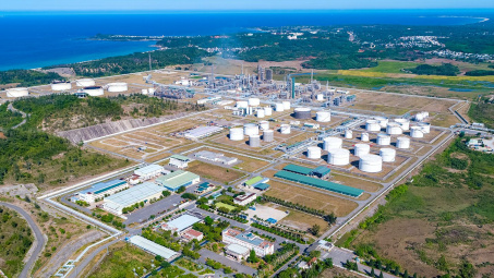 Bất chấp giá dầu giảm mạnh, Petrovietnam vẫn duy trì tăng trưởng tích cực