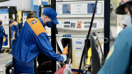 Giá xăng dầu hôm nay 13/6/2024: Đồng loạt tăng nhẹ, RON95-III mất mốc 21.000 đồng/lít
