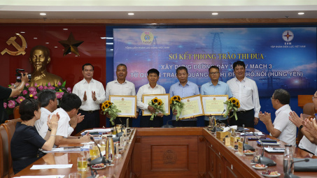 Dự án đường dây 500kV mạch 3: Khen thưởng nhiều tập thể, cá nhân hoàn thành xuất sắc nhiệm vụ