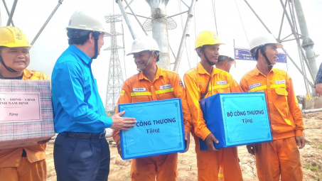 Công đoàn Công Thương tham gia đoàn công tác của Bộ Công Thương kiểm tra tiến độ và động viên người lao động trên công trường Đường dây 500 kV mạch 3