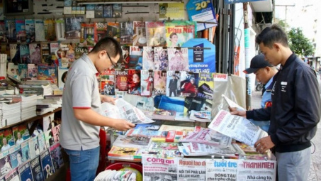 Kéo bạn đọc ra khỏi “hội chứng sợ tin tức”