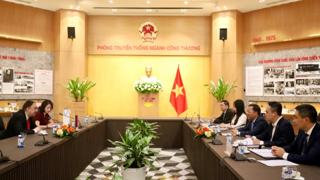 Thứ trưởng Bộ Công Thương Nguyễn Hoàng Long tiếp xã giao Đại sứ đặc mệnh toàn quyền nước Cộng hoà Armenia tại Việt Nam