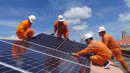 Điện mặt trời mái nhà có pin lưu trữ: EVN nghiên cứu mua điện với giá hợp lý