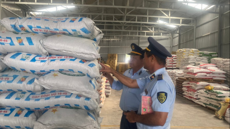 Long An phát hiện, xử lý hàng chục trường hợp vi phạm trong kinh doanh phân bón, thuốc bảo vệ thực vật