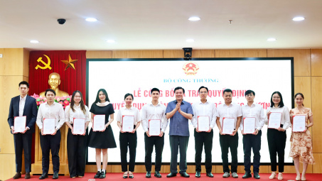 Bộ Công Thương trao quyết định bổ nhiệm 83 tân công chức
