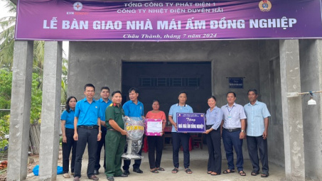 EVNGENCO1 trao tặng nhà “Mái ấm đồng nghiệp”