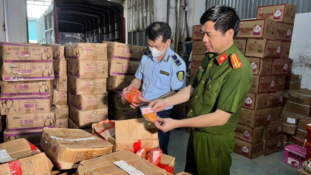 Công an Hà Nội: Tăng cường trấn áp buôn lậu và gian lận thương mại
