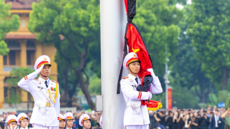 Lễ treo cờ rủ Quốc tang Tổng Bí thư Nguyễn Phú Trọng tại Quảng trường Ba Đình