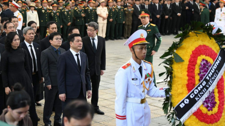 Lãnh đạo, cán bộ Bộ Công Thương kính viếng Tổng Bí thư Nguyễn Phú Trọng