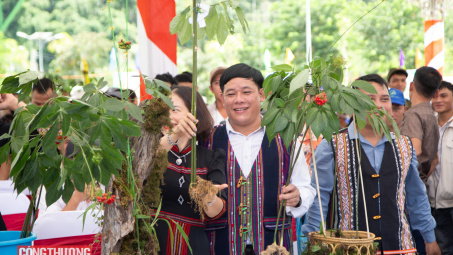 Quảng Nam: Đấu giá sâm Ngọc Linh, thu về hàng trăm triệu đồng ủng hộ xóa nhà tạm