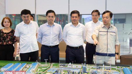 [Tin ảnh] Những hình ảnh Bộ trưởng Nguyễn Hồng Diên trong chuyến công tác tại Quảng Ngãi