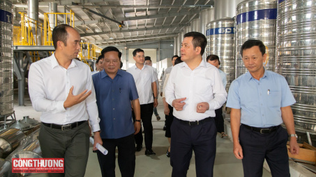 [Tin ảnh] Những hình ảnh Bộ trưởng Bộ Công Thương trong chuyến công tác tại Kon Tum