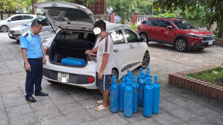 Quản lý thị trường Thái Nguyên: Thu giữ 27 bình kim loại nghi là chứa khí N2O