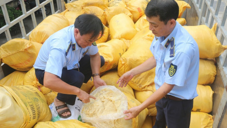 Quảng Bình: Phát hiện thu giữ hơn 11 tấn mỡ bò không rõ nguồn gốc trị giá gần 300 triệu đồng