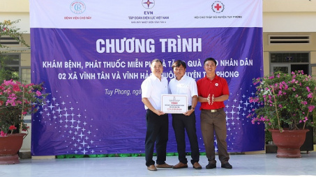 Nhiệt điện Vĩnh Tân 4: Khám bệnh, phát thuốc miễn phí cho gần 800 người dân huyện Tuy Phong