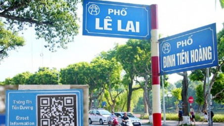 Từ tháng 9/2024, Hà Nội thí điểm gắn mã QR tên đường phố bằng biển phụ tại hàng trăm tuyến phố