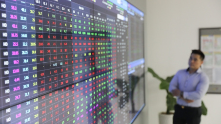 Thị trường “nổi sóng”, kỳ vọng nhóm ngân hàng, bất động sản tăng tốc trong nửa cuối năm