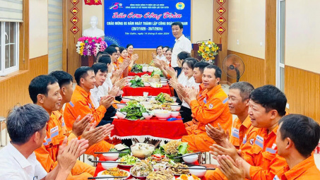 Thân tình - ấm áp “Bữa cơm Công đoàn” Công ty Điện lực Lai Châu