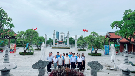 Công đoàn Tổng công ty Thép Việt Nam - CTCP dâng hương tưởng niệm đồng chí Nguyễn Đức Cảnh