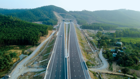 Cuối năm 2025 phấn đấu khai thác 3.000 km đường bộ cao tốc