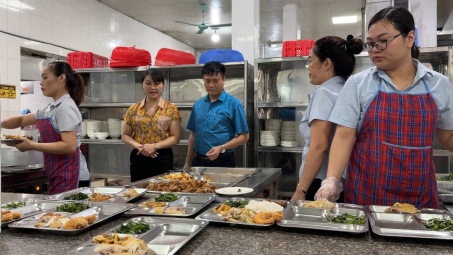 Ấm áp "Bữa cơm Công đoàn" tại Công ty Than Thống Nhất