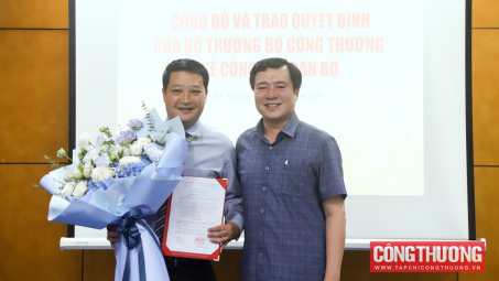 Công bố và trao Quyết định về công tác cán bộ tại Cục Xúc tiến thương mại