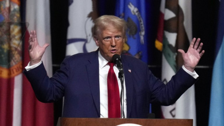 Quốc tế nổi bật: Ông Donald Trump giao bán kỷ vật