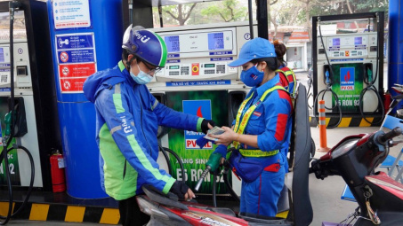 Giá xăng dầu hôm nay 29/8: Tiếp tục giảm, gần chạm ngưỡng 20.000 đồng/lít