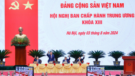 Ban Chấp hành Trung ương Đảng xem xét về công tác cán bộ