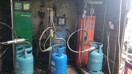 Phát hiện tụ điểm san chiết gas trái phép tại Thanh Trì, Hà Nội