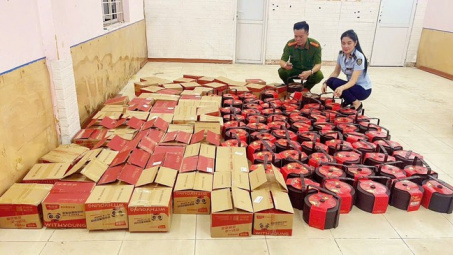 Công an quận Tây Hồ phát hiện và thu giữ hàng trăm chiếc bánh Trung thu nhập lậu